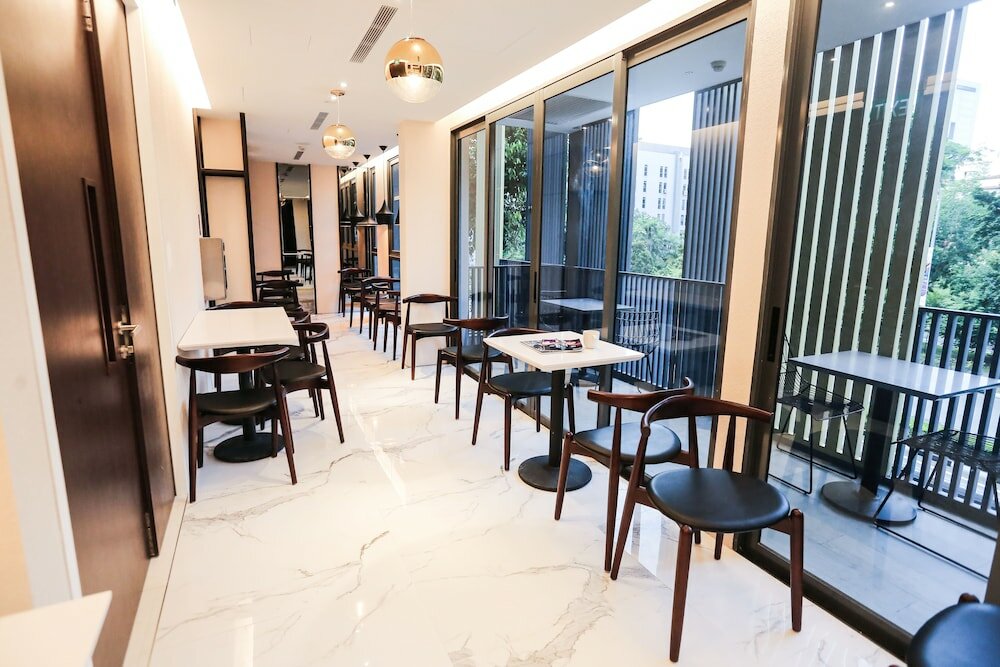 Фото L Hotel Premier by Lion Peak