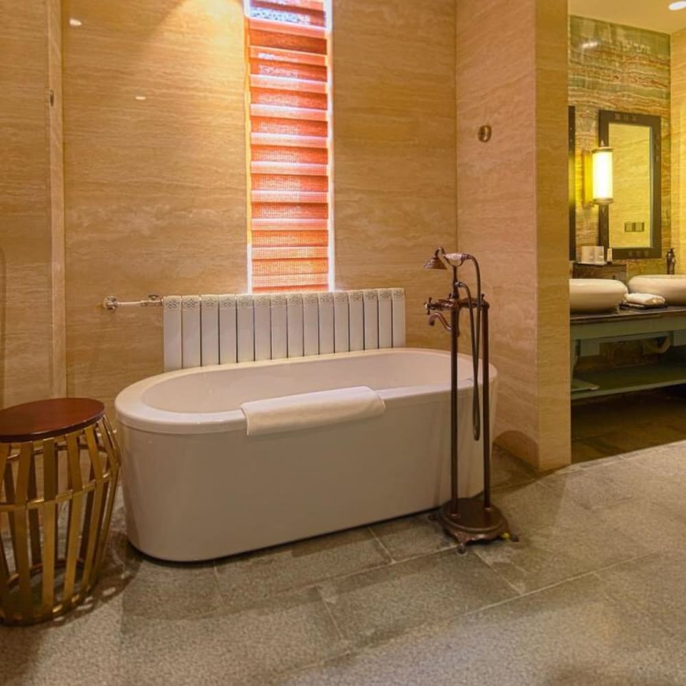 Фото Evergrande Hotel Nyingchi