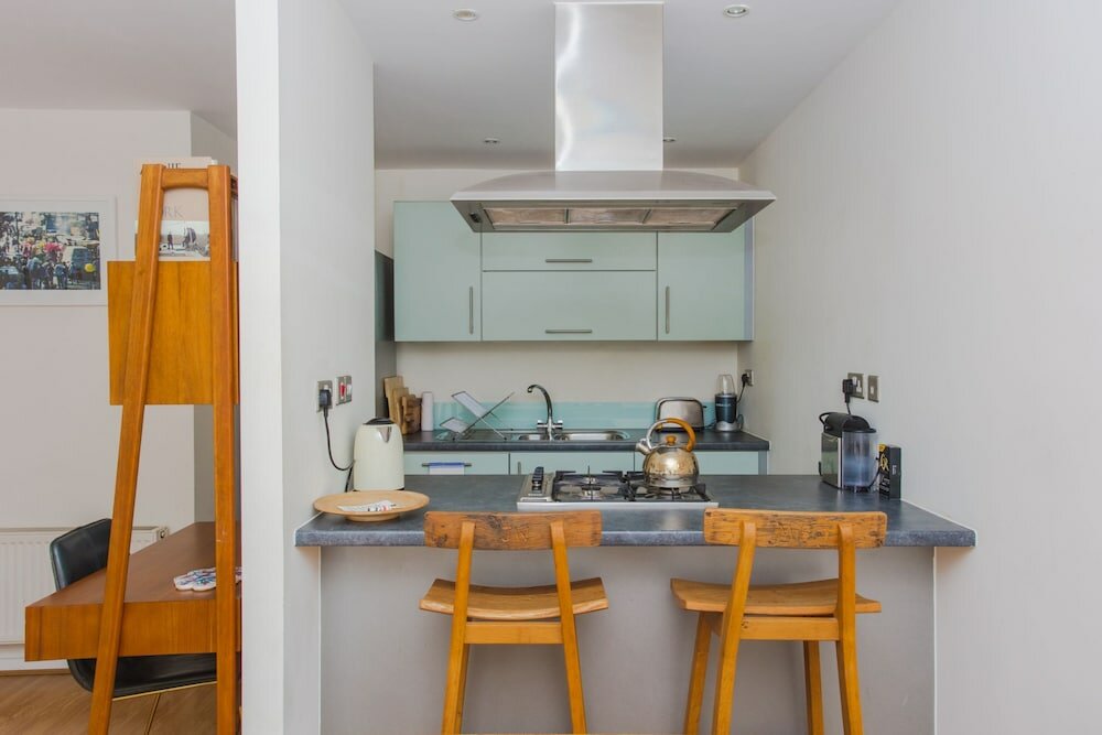 Фото 1 Bed with Balcony by Broadway Market & Columbia Road