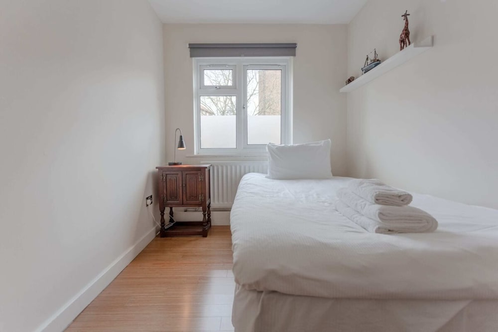 Фото Well Located 2 Bedroom 1 Bath in Elephant & Castle