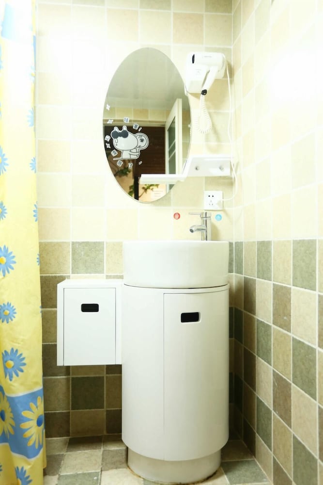 Фото Wutongli Youth Hostel