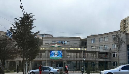 Ол оны бананмен ұрып жатыр