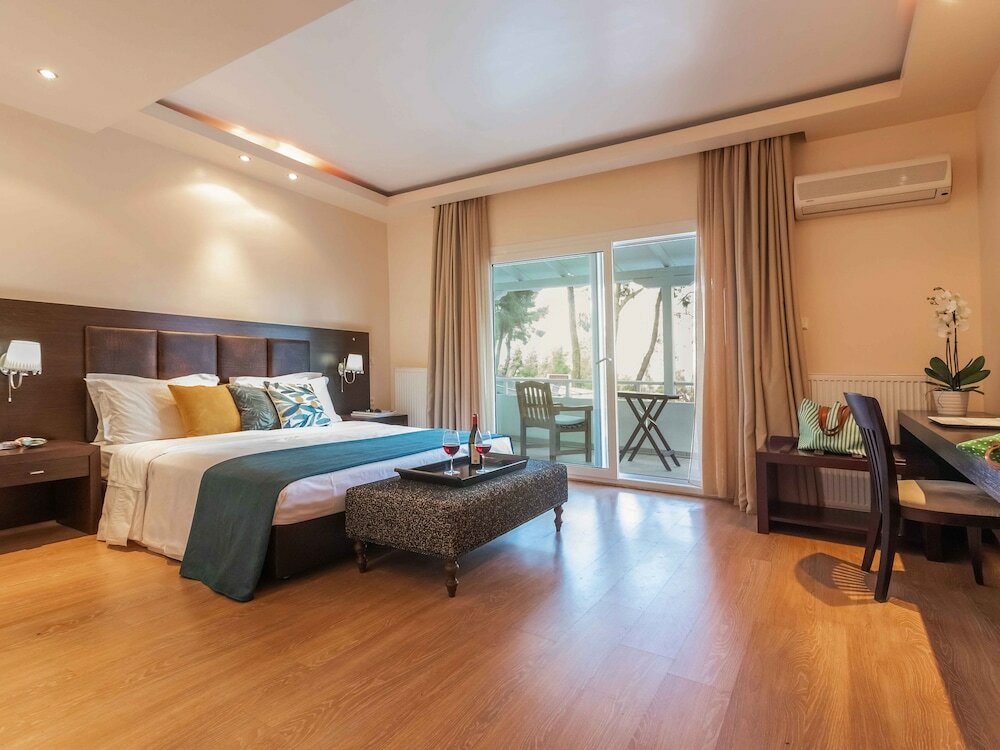 Фото A Private Haven: Hera with Secluded Pool and Garden