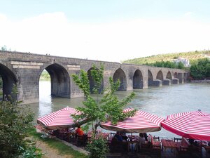 Ten Eyed Bridge (Diyarbakır, Yenişehir, Şehitlik Mah., On Gözlü Köprü), landmark, attraction