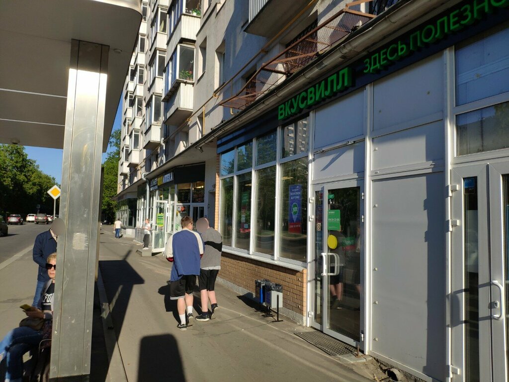 Waste sorting Пункт приема батареек, крышек бутылок питьевой воды, Moscow, photo