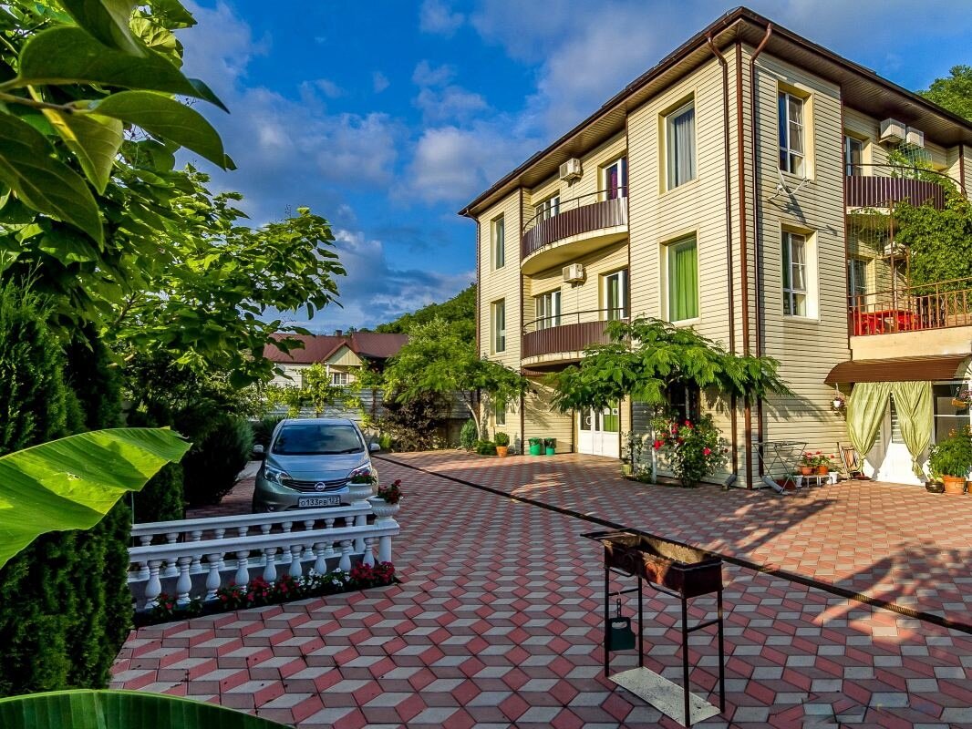 Фото отеля 1