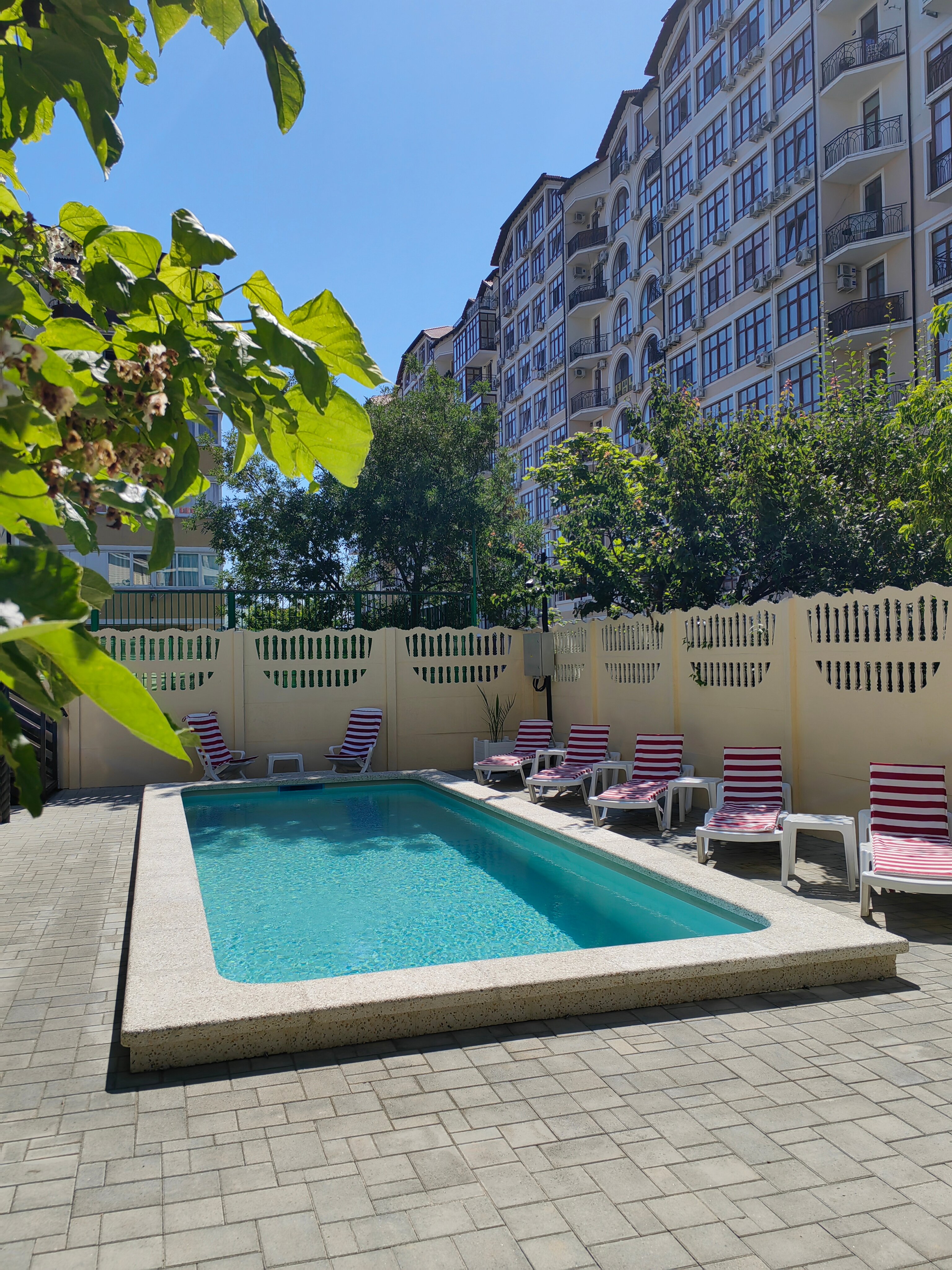 Фото отеля 2