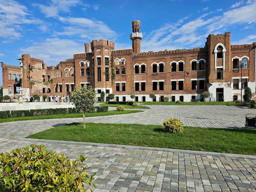 Достопримечательность Английский замок, Грозный, фото