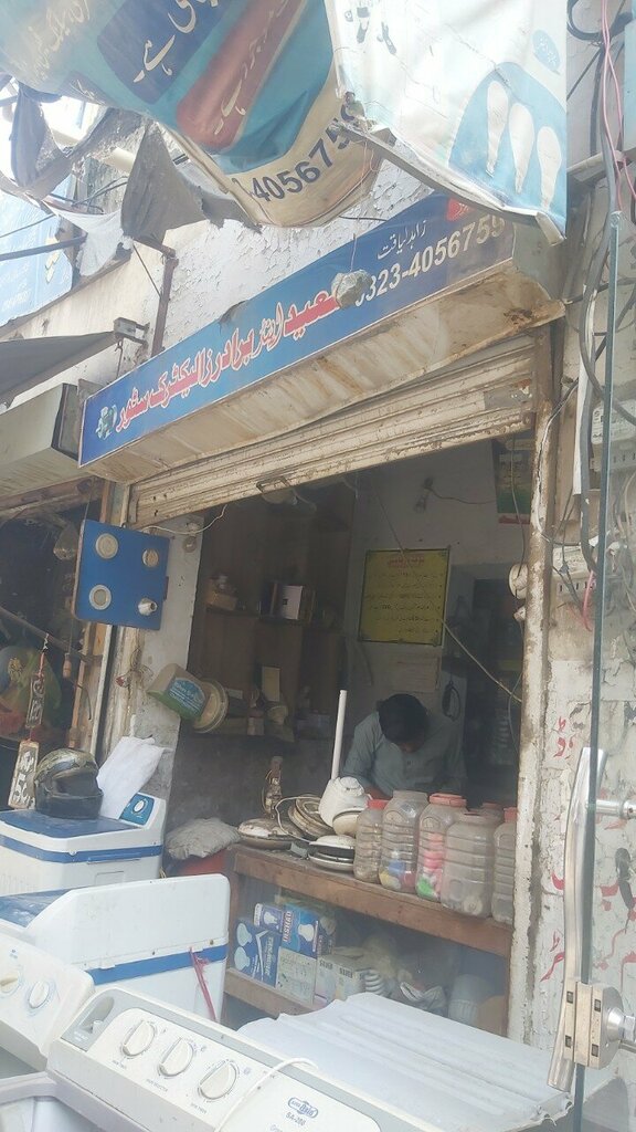 Greengrocery Vegetables shop, Lahore, photo