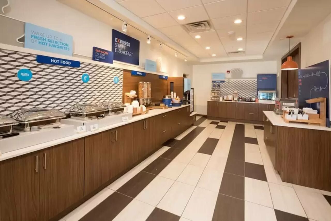 Фото Holiday Inn Express & Suites Michigan City, an Ihg Hotel