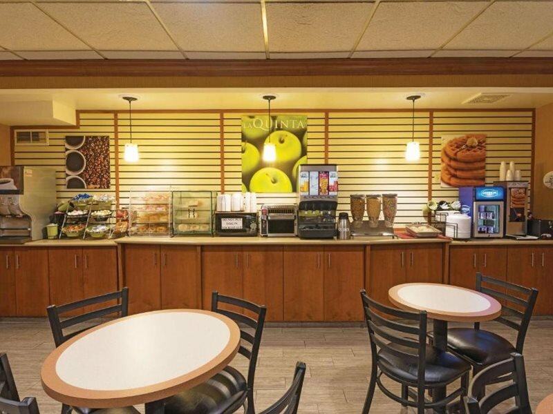 Фото La Quinta Inn by Wyndham Buffalo Airport