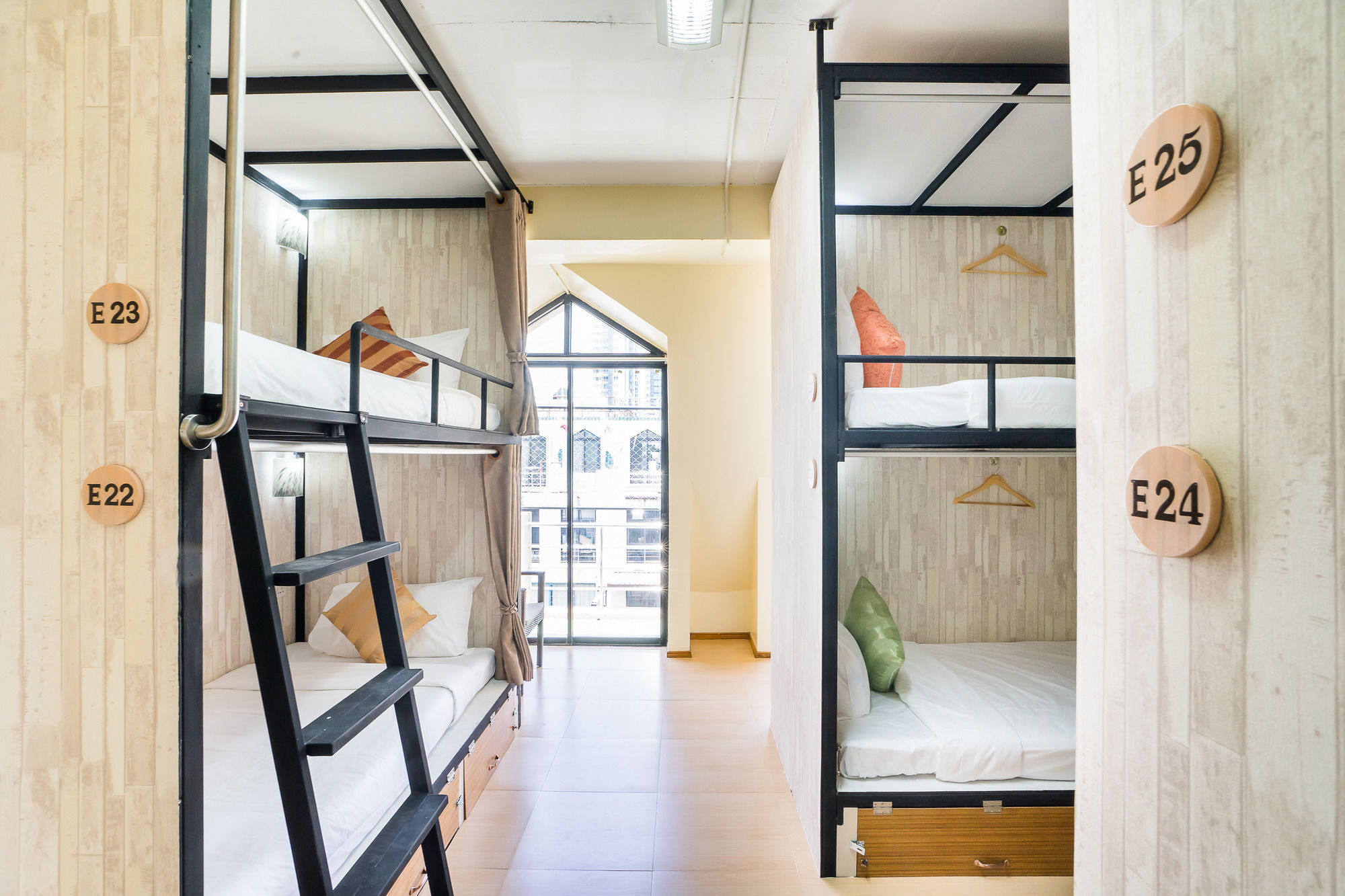 Фото Hostel At Thonglor