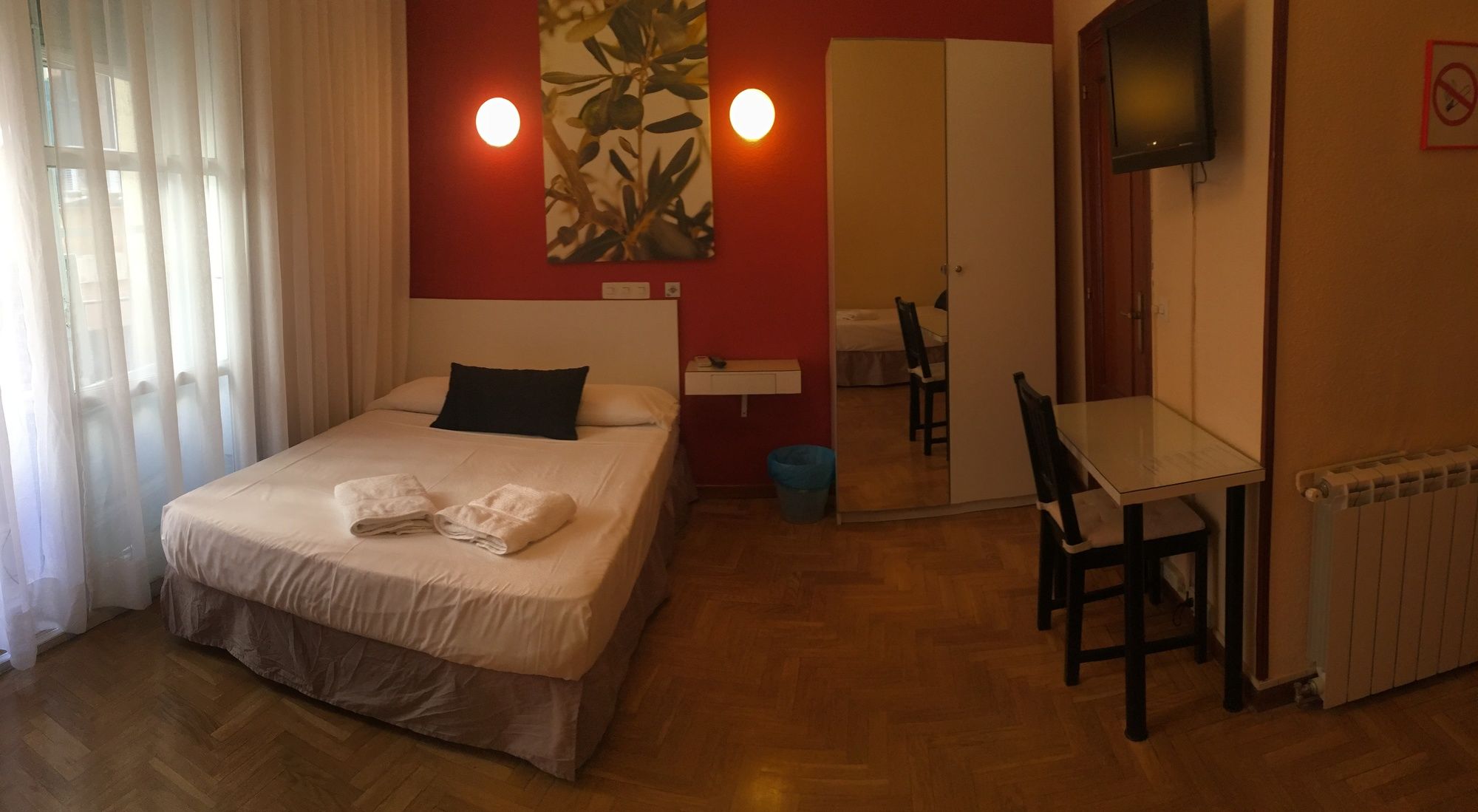 Фото Hostal Rias Bajas