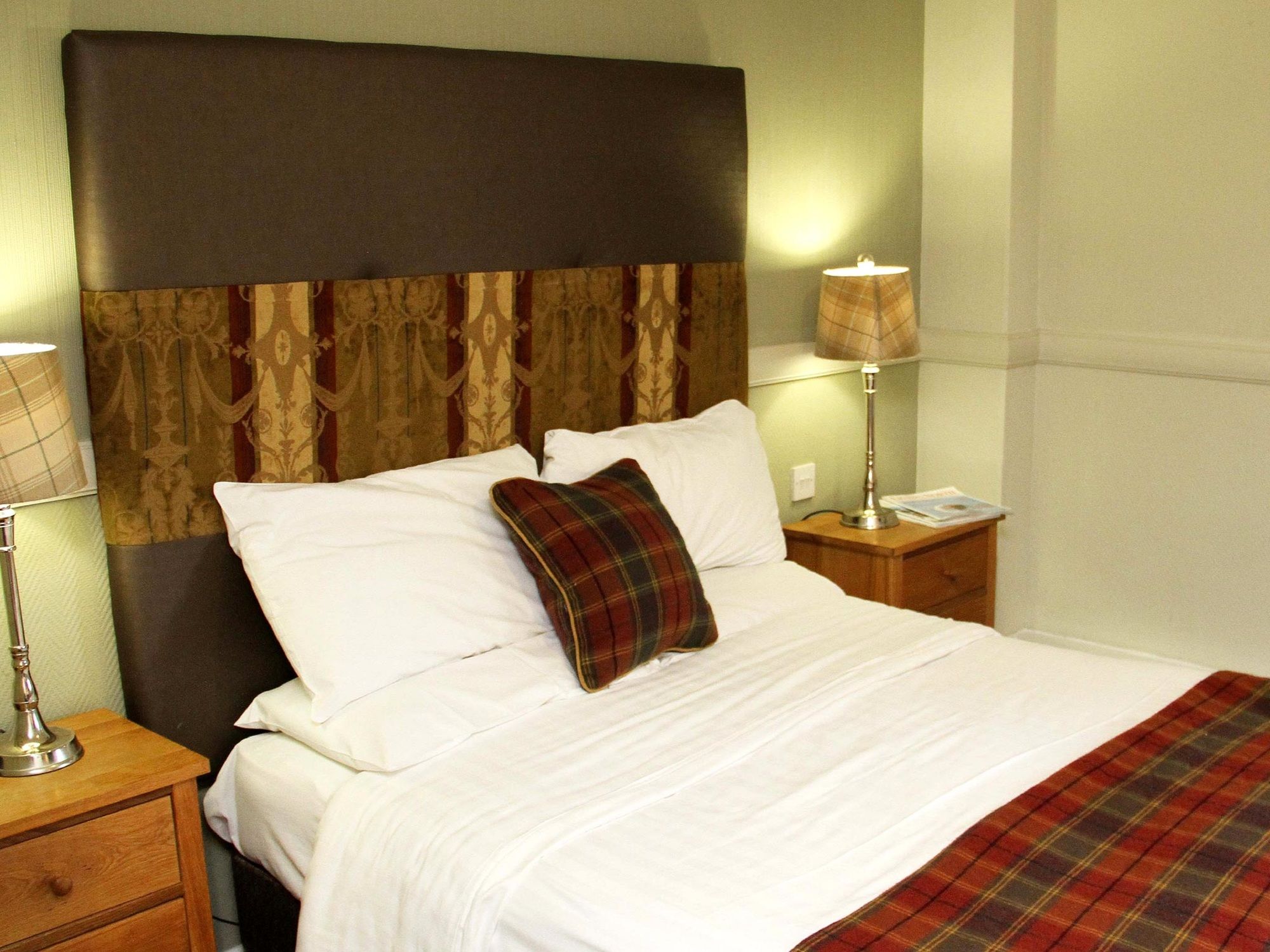 Фото Honest Lawyer Hotel