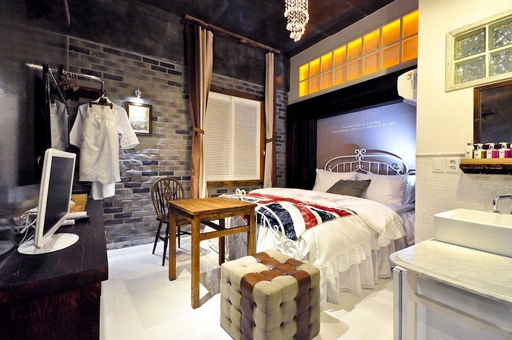 Фото February Hotel Hwanggeum