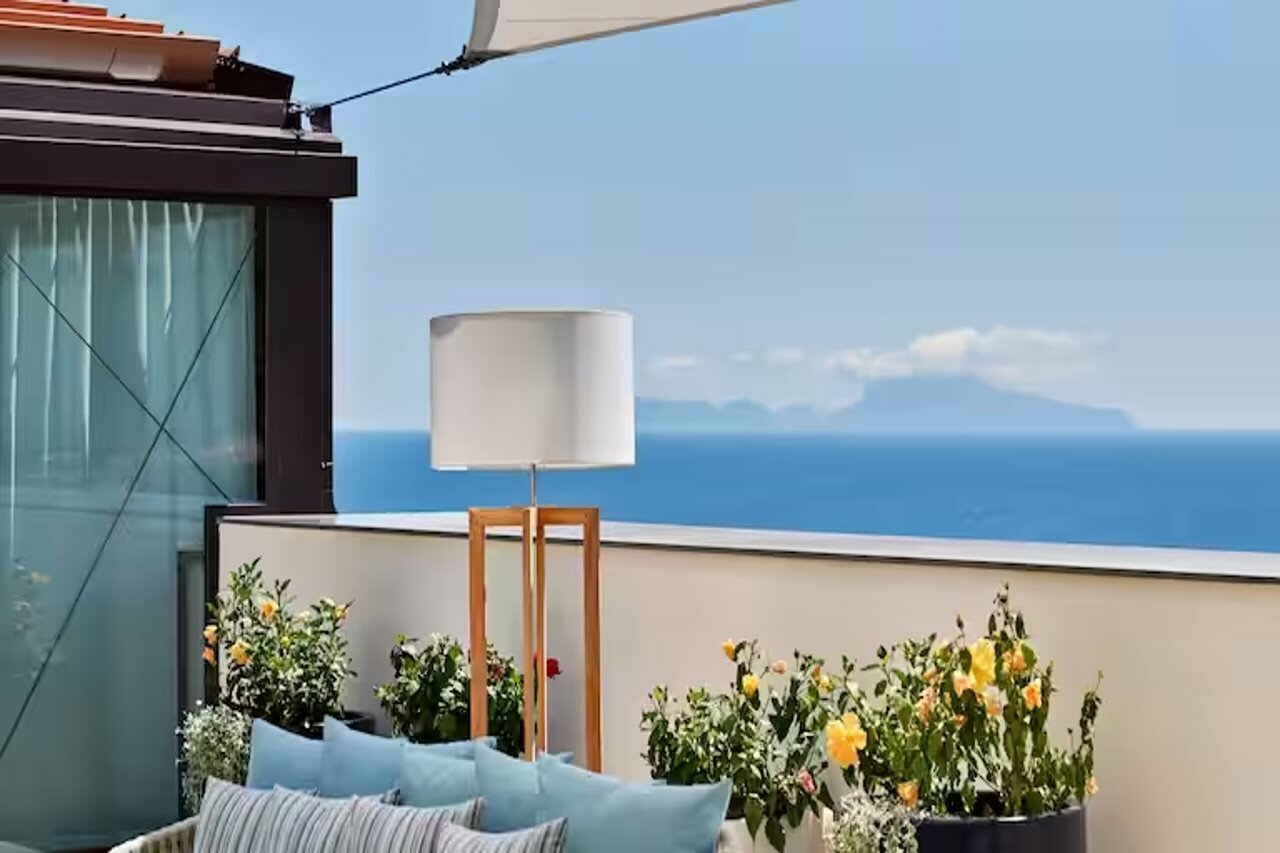 Фото The Britannique Hotel Naples, Curio Collection by Hilton