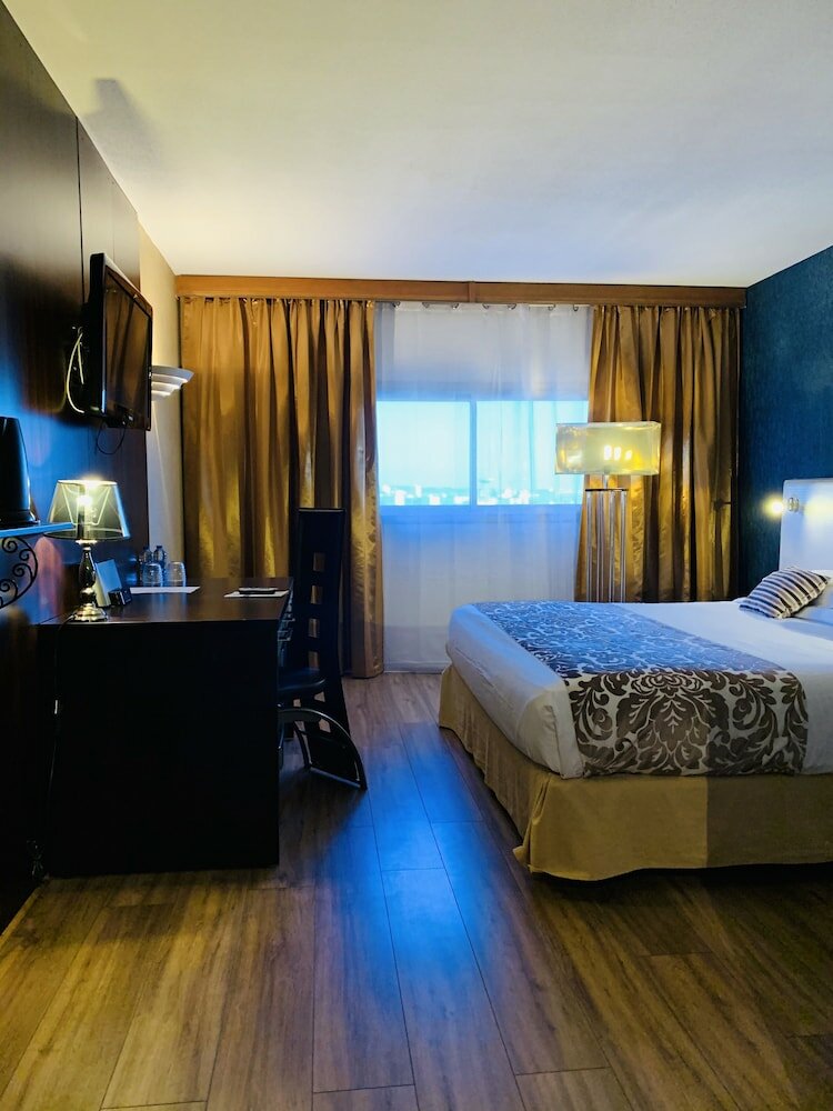 Фото Grand Hôtel de Nîmes