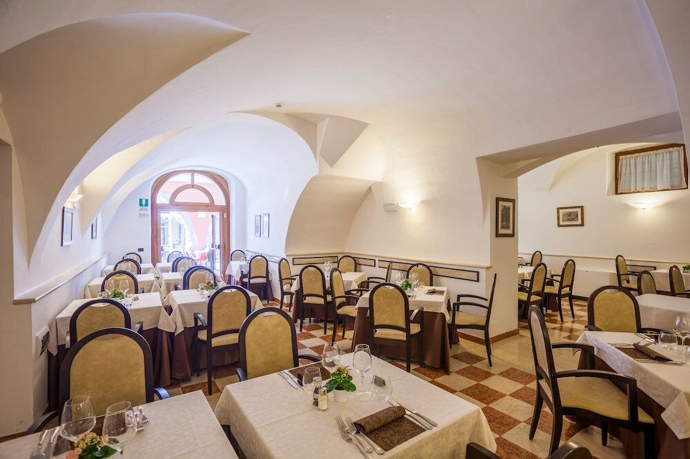 Фото Hotel Portici Romantik & Wellness