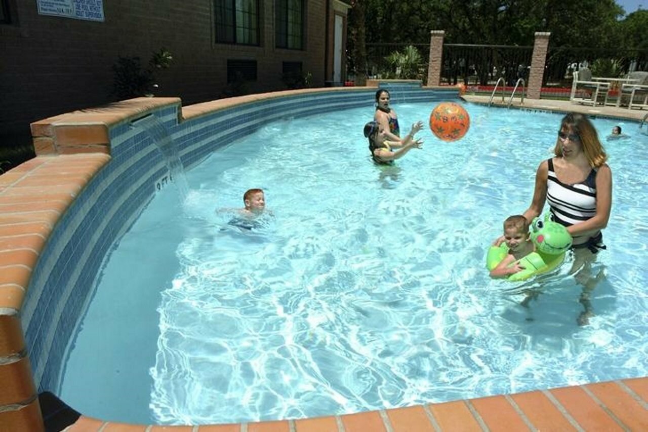 Фото Days Inn by Wyndham Suites San Antonio North/Stone Oak