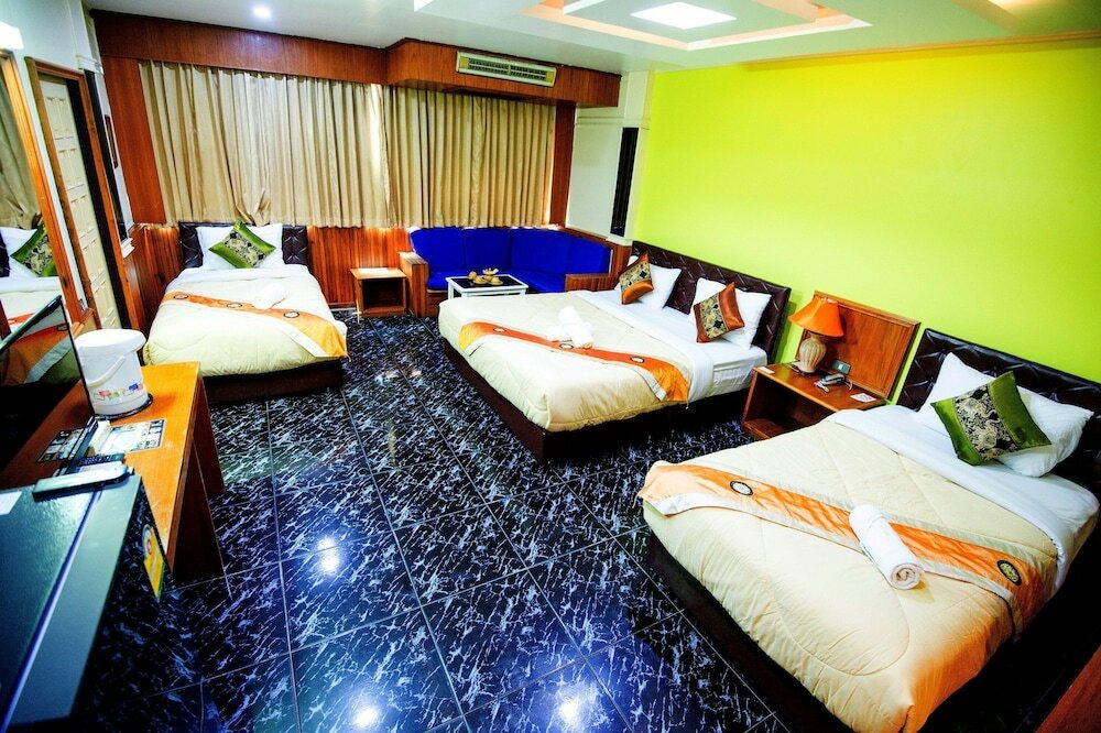 Фото Mr Mac's Hotel