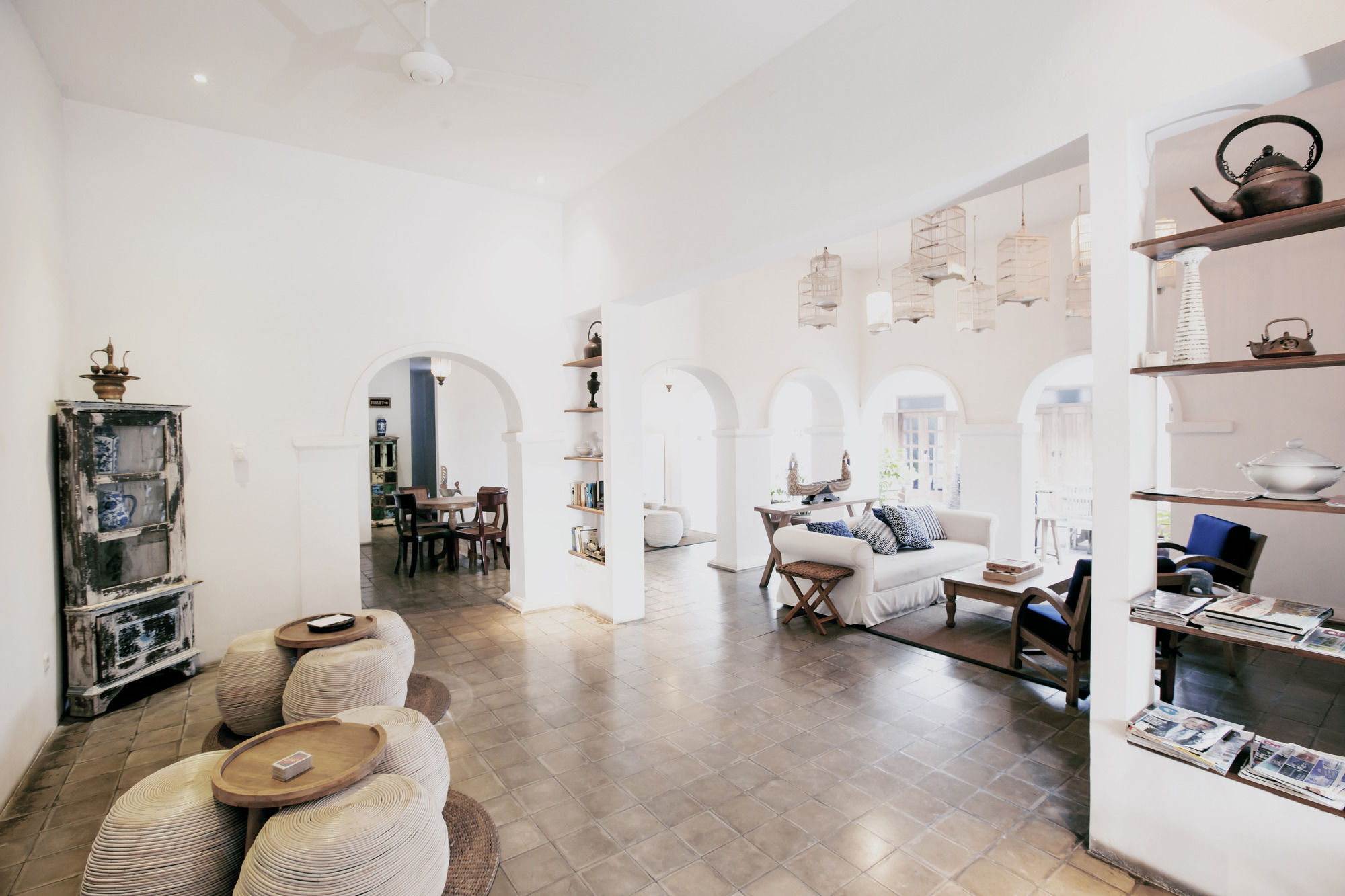 Фото Adhisthana Hotel