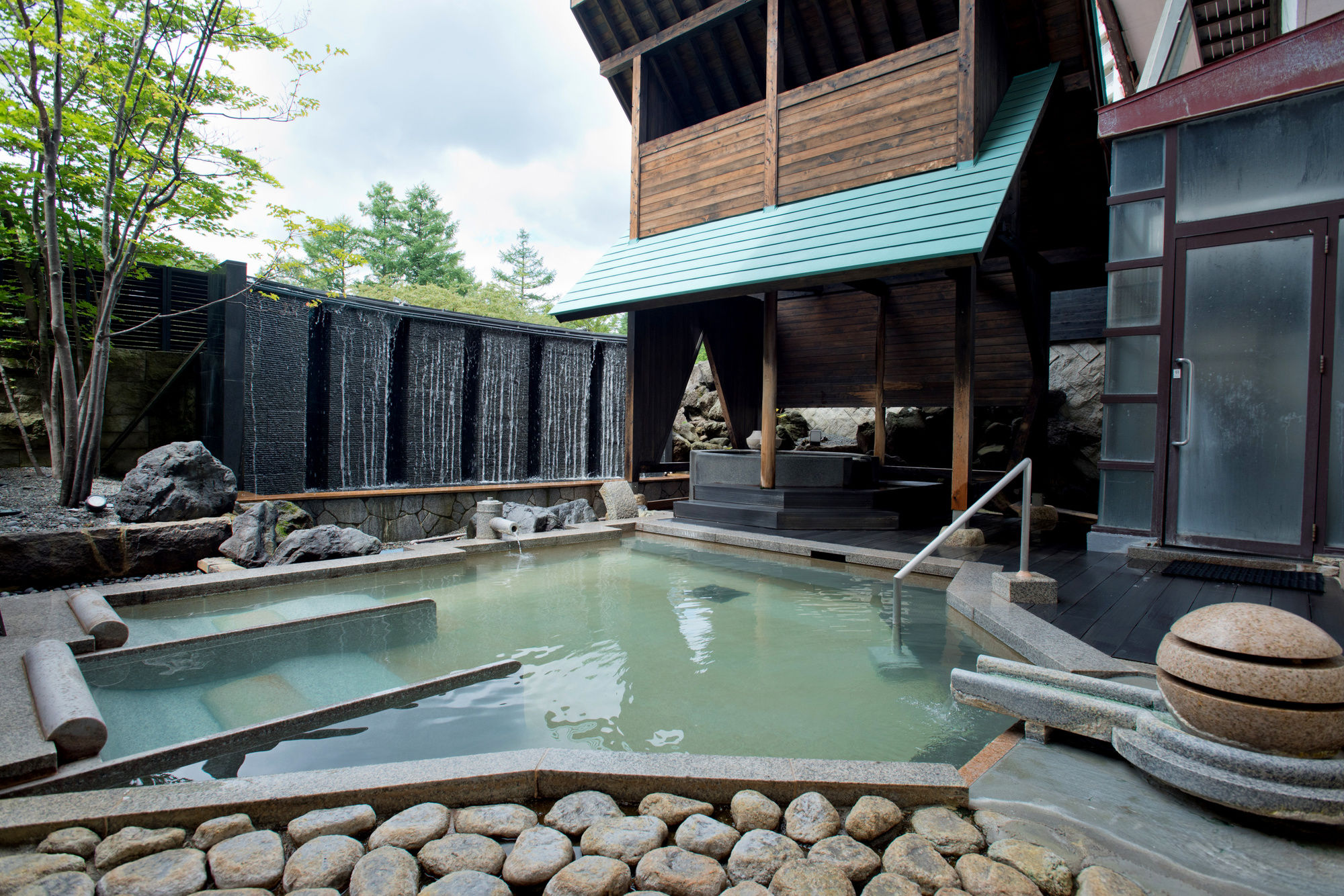 Фото Kusatsu Onsen Hotel Village