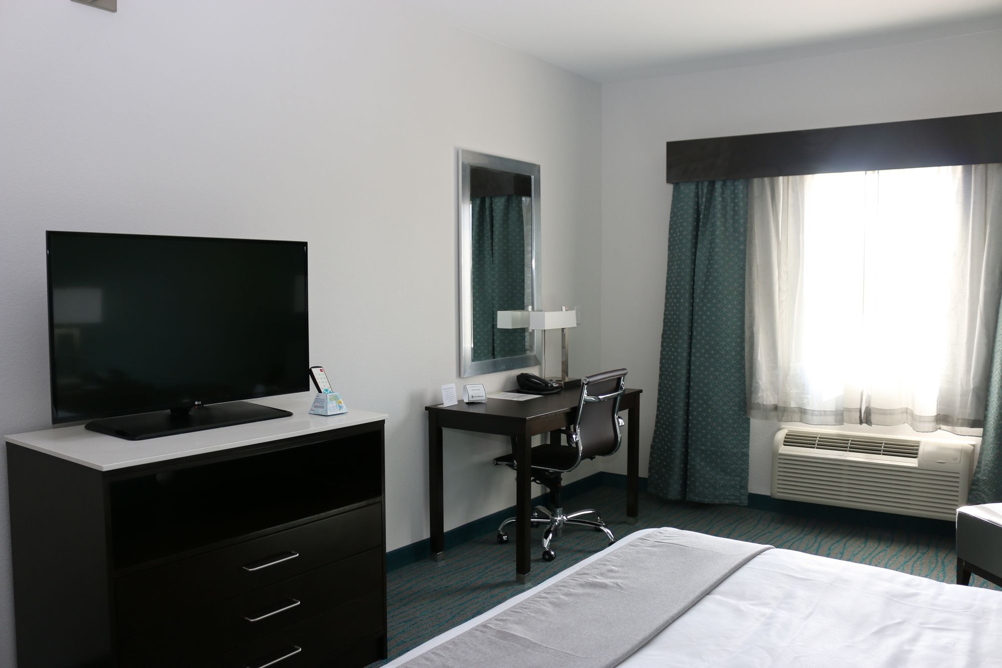 Фото Best Western Plus Taft Inn