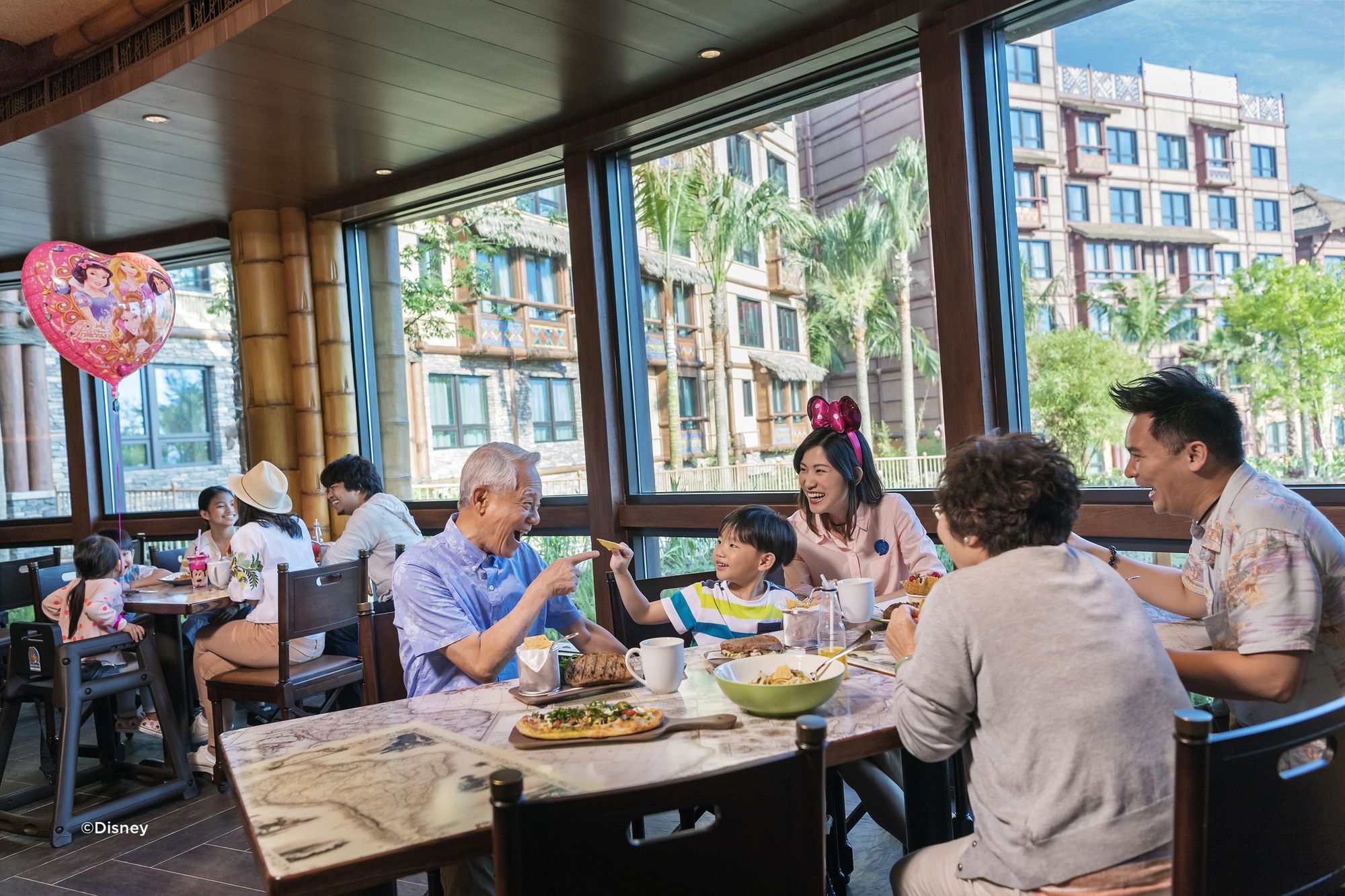 Фото Disney Explorers Lodge