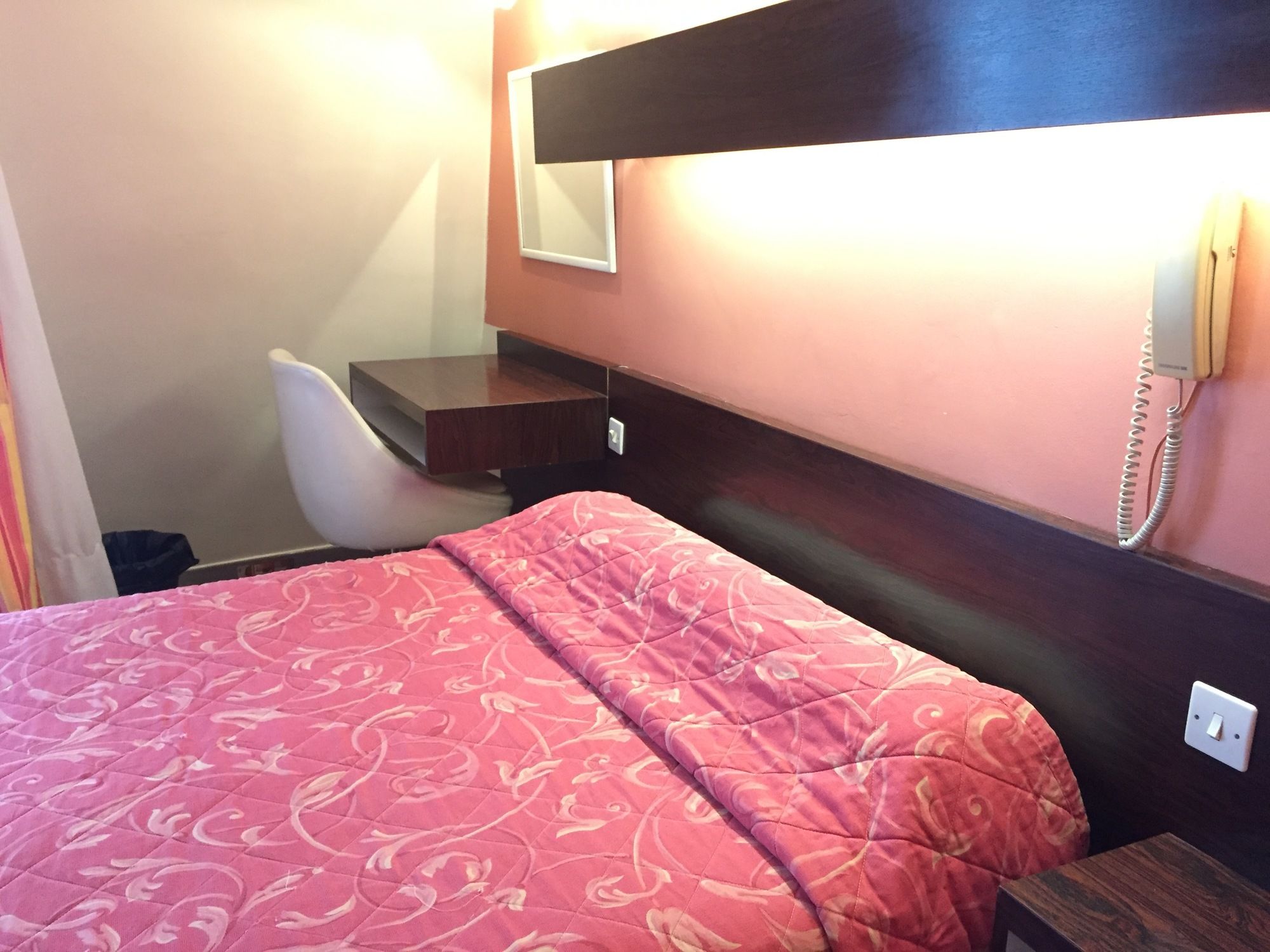 Фото Hôtel des Pyrénées