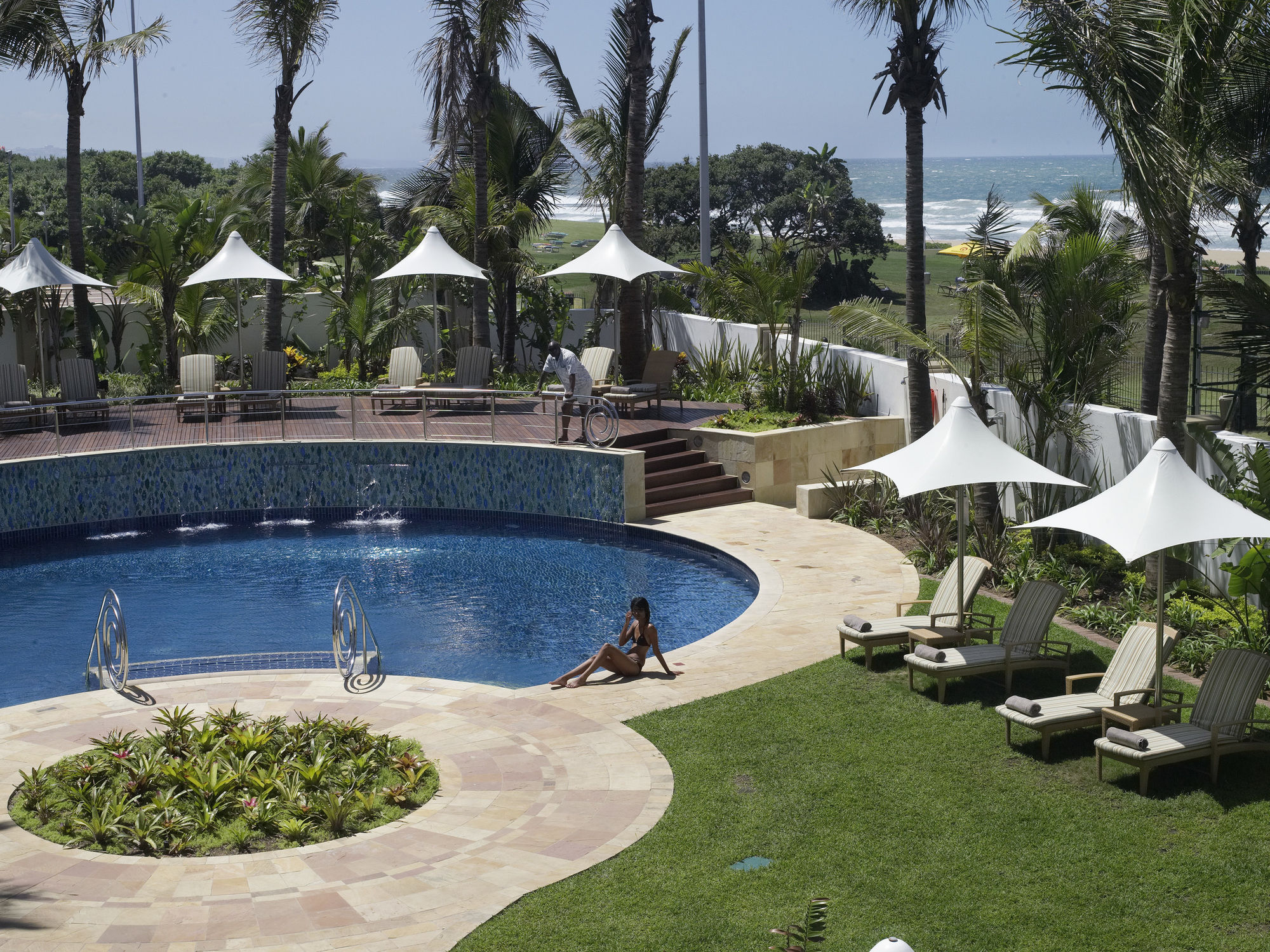 Фото Suncoast Hotel & Towers 