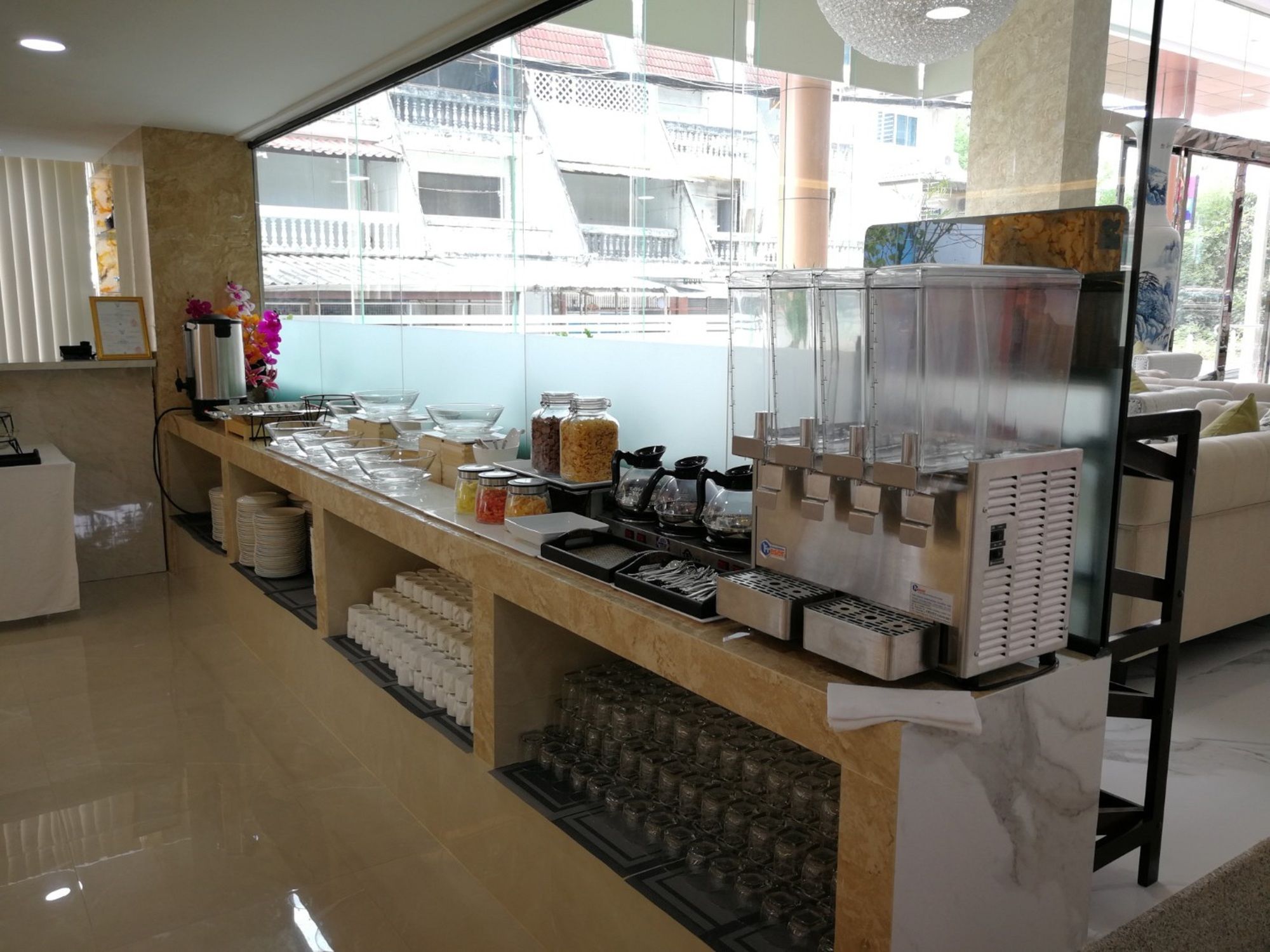 Фото Golden Jomtien Beach Hotel