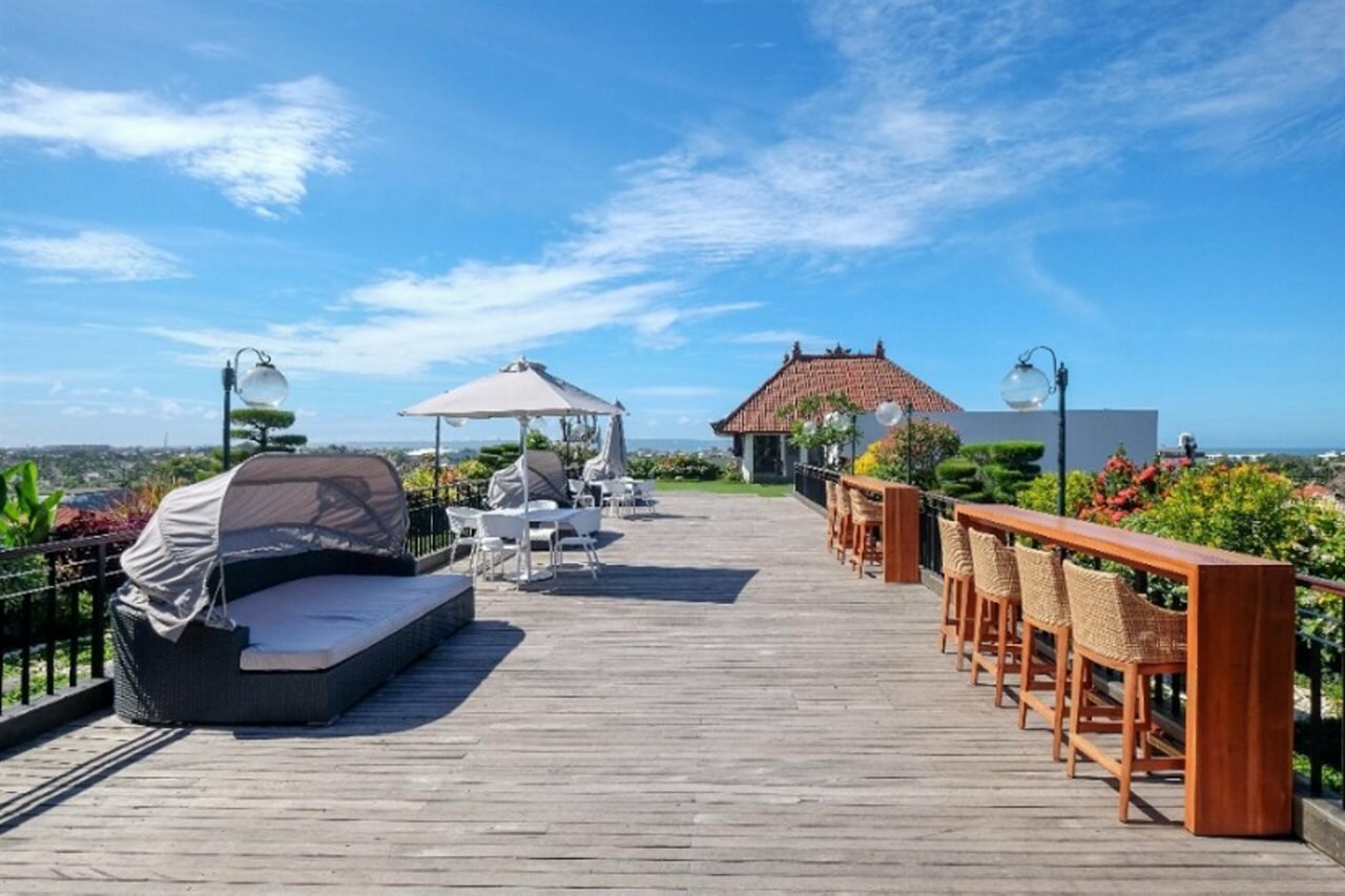 Фото Jambuluwuk Oceano Seminyak Hotel