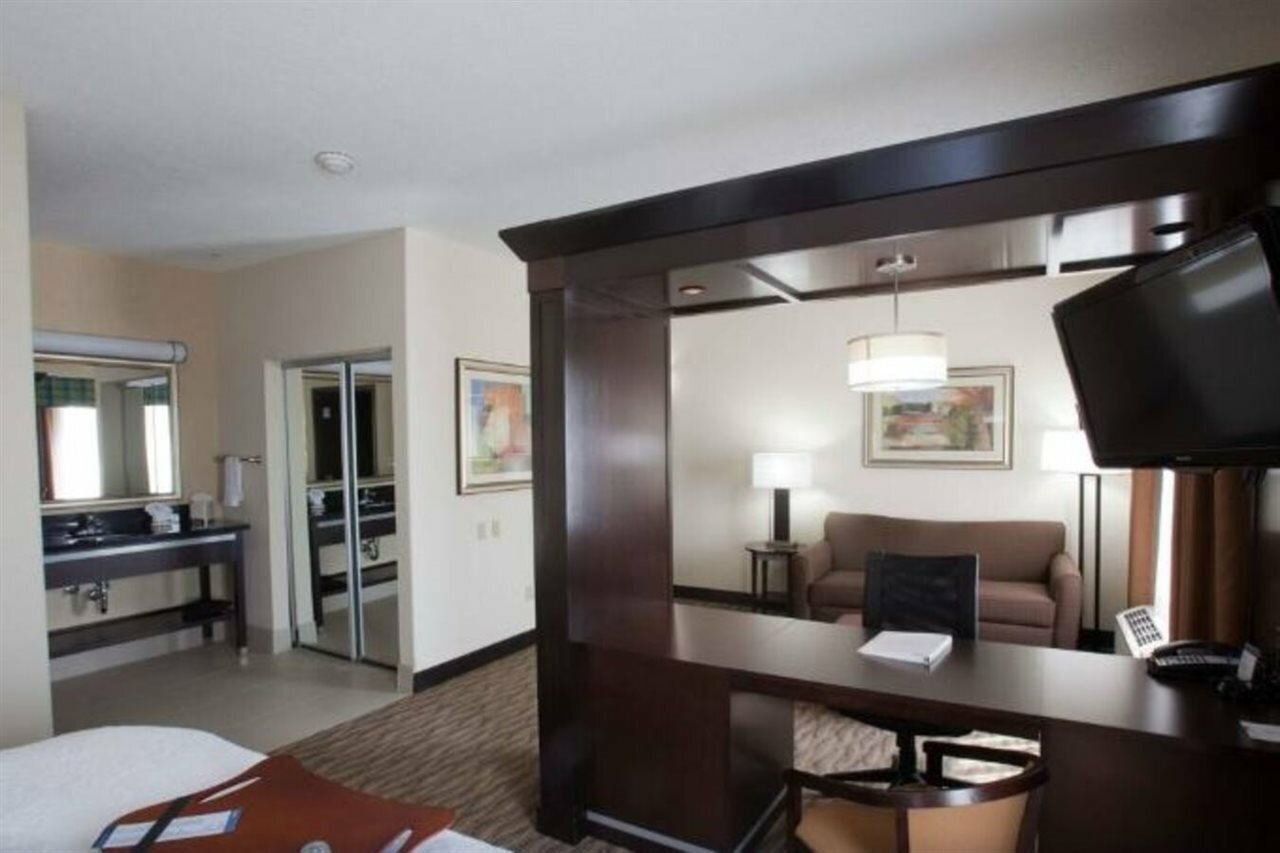 Фото Hampton Inn & Suites Dallas I-30 Cockrell Hill