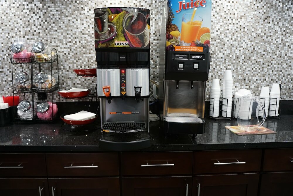 Фото Hollywood Inn Express Lax