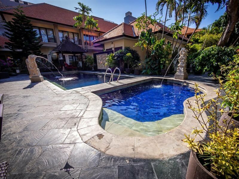 Фото Yulia Beach Inn Kuta