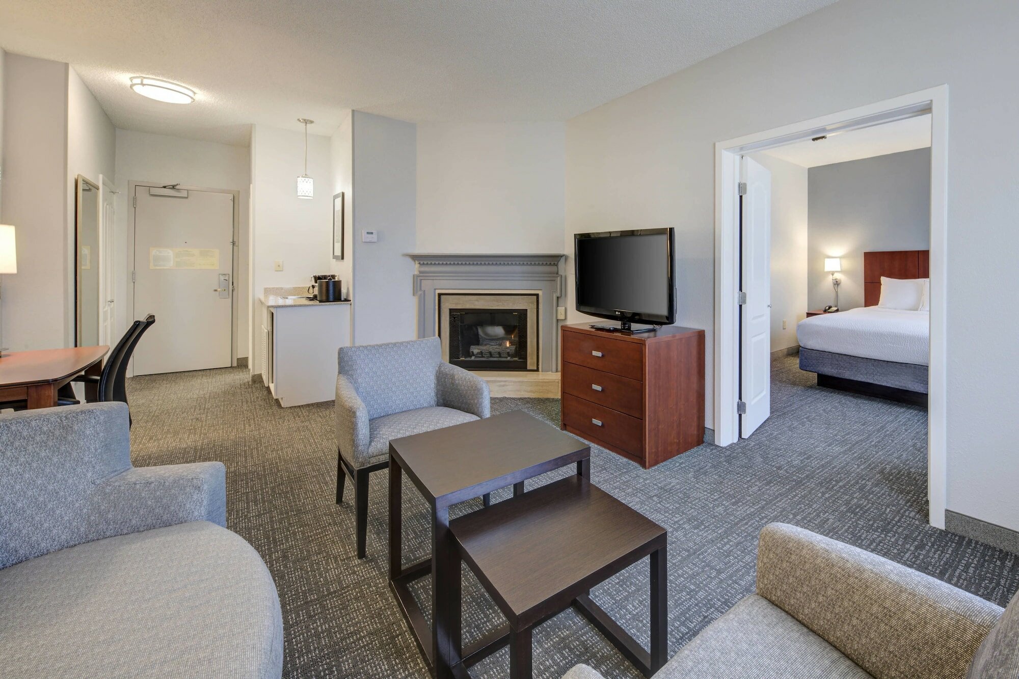 Фото Courtyard by Marriott Raleigh Crabtree Valley