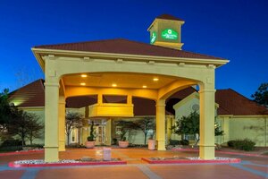 Гостиница La Quinta Inn & Suites by Wyndham Albuquerque West