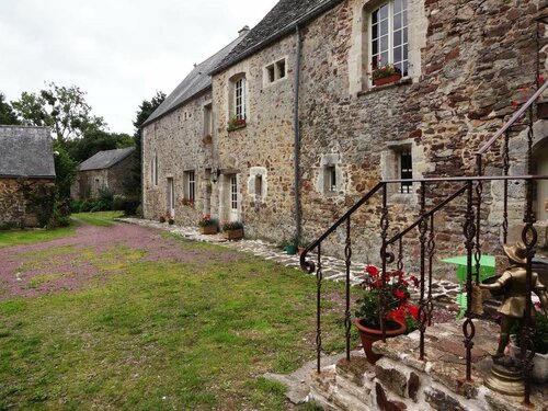 Гостиница Prieure St Pierre de La Luthumiere в Шербур-Октевиле