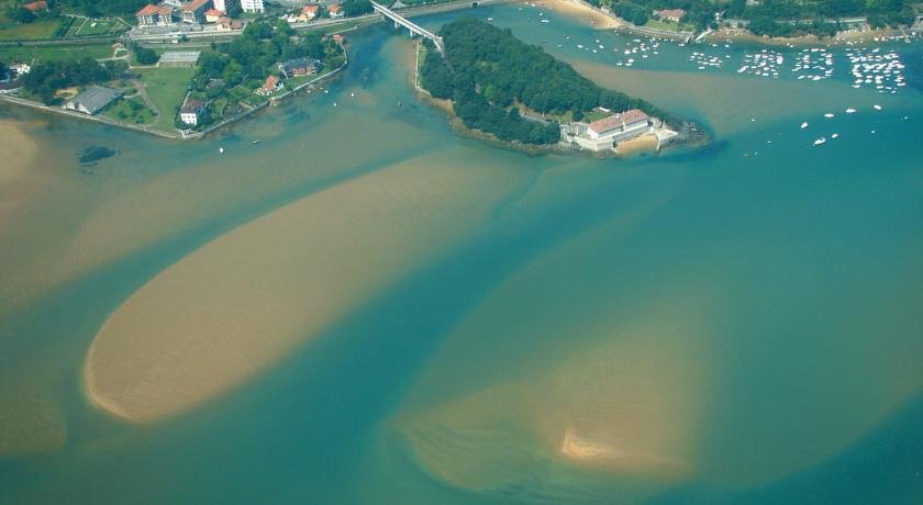 Фото Villa de Ermua Hotel