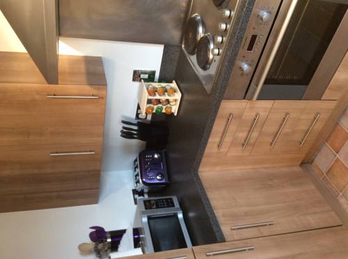 Фото Central Apartment by Cardiff Holiday Homes