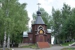 Часовня Георгия Победоносца (Kirov, Krasnaya Gorka microdistrict), capilla, cruz conmemorativa