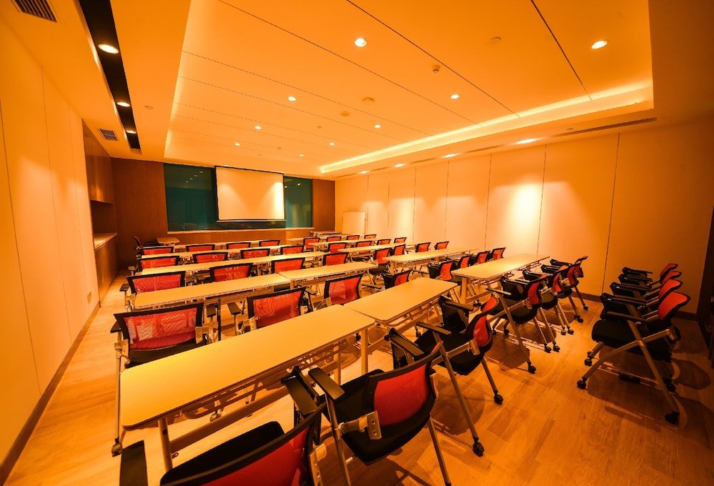 Фото Holiday Inn Express Lhasa Potala Palace, an Ihg Hotel