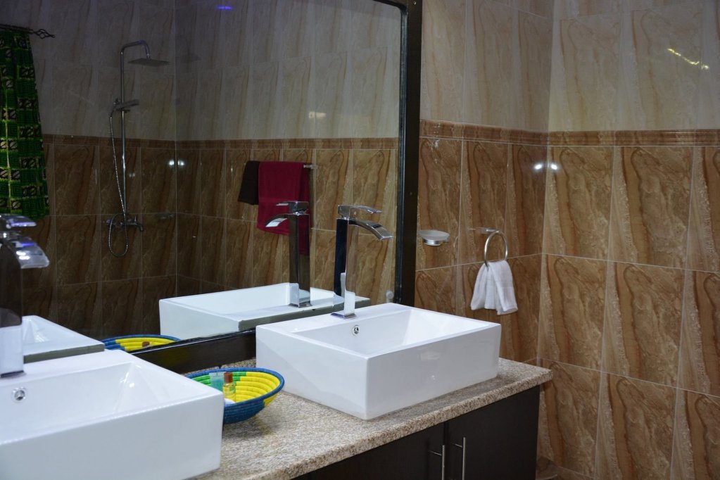 Фото The Hut Restaurant & Boutique hotel