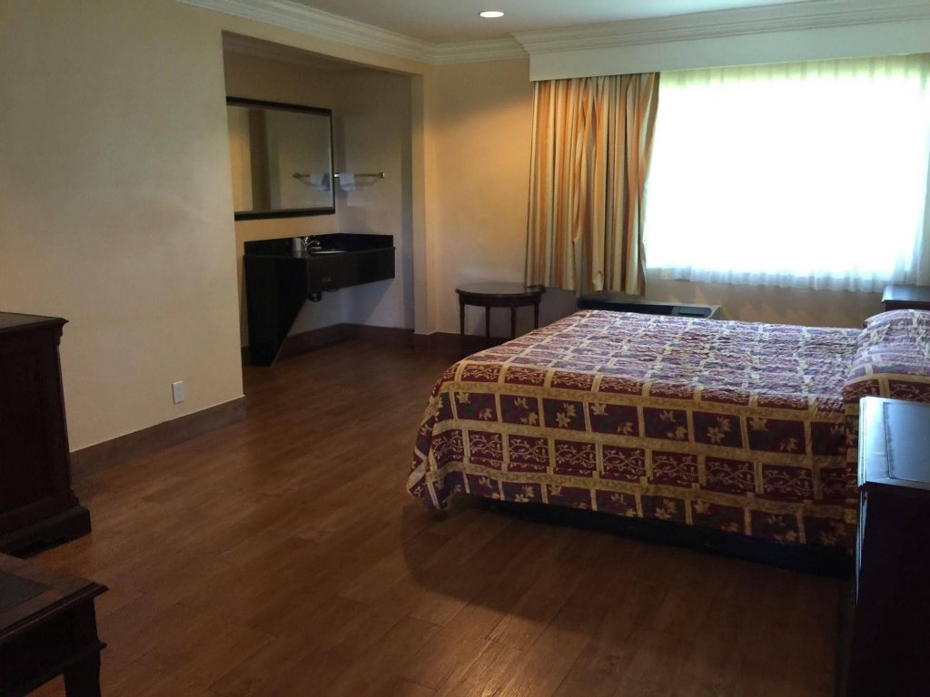 Фото Hyland Motel Van Nuys