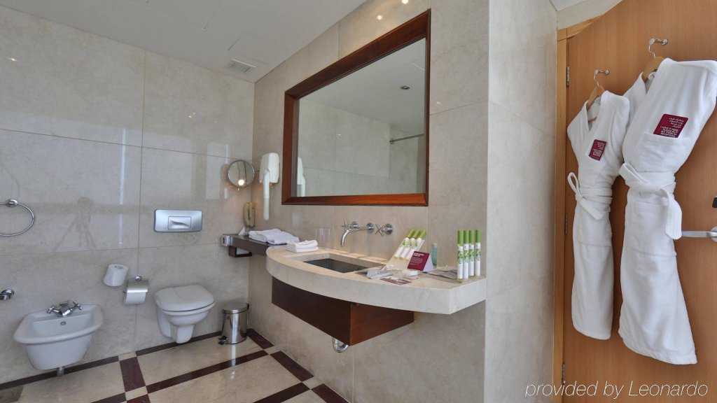 Фото Crowne Plaza Beirut