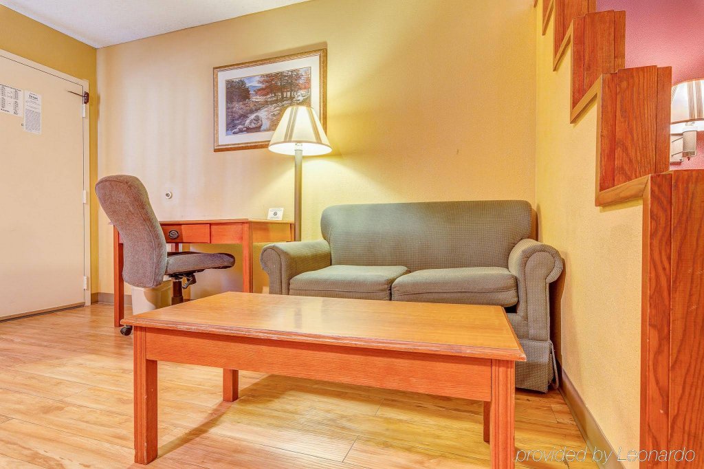 Фото HomeTowne Studios by Red Roof Amarillo West