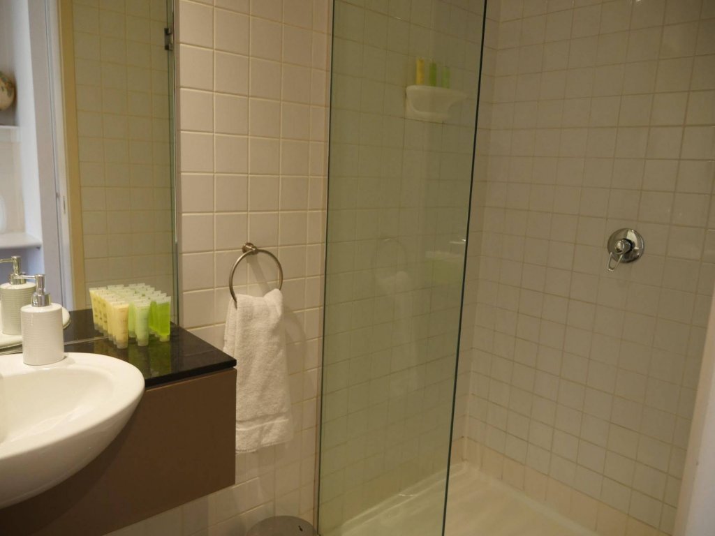 Фото Anchor on Collins Classic