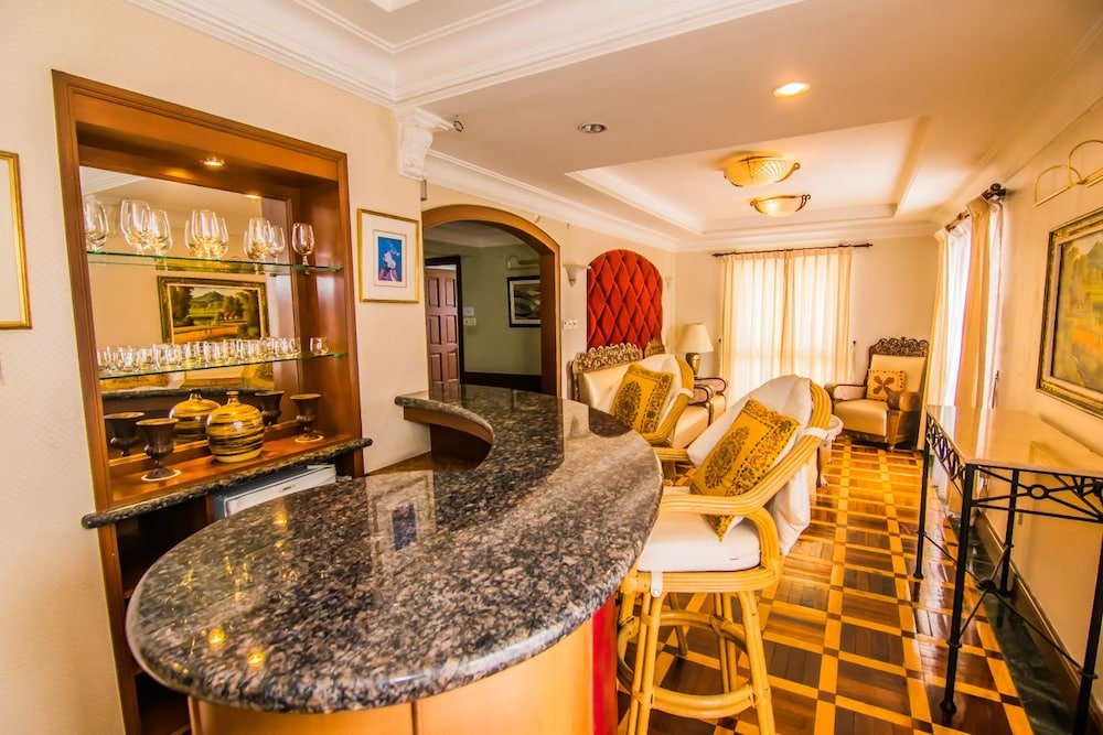 Фото Marina Travellers Suite Marina Court