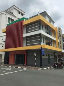 Гостиница Premierz Hotel в Бандар-Лабуане
