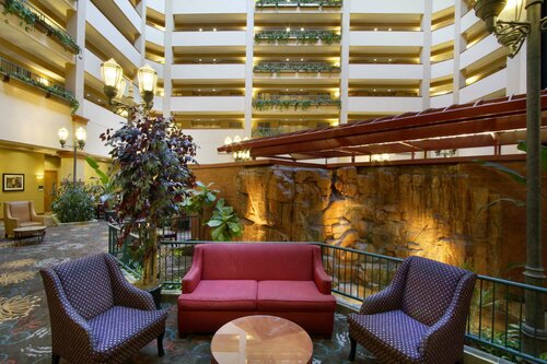 Гостиница Embassy Suites by Hilton Charleston Airport Convention Ctr в Норт-Чарлстоне